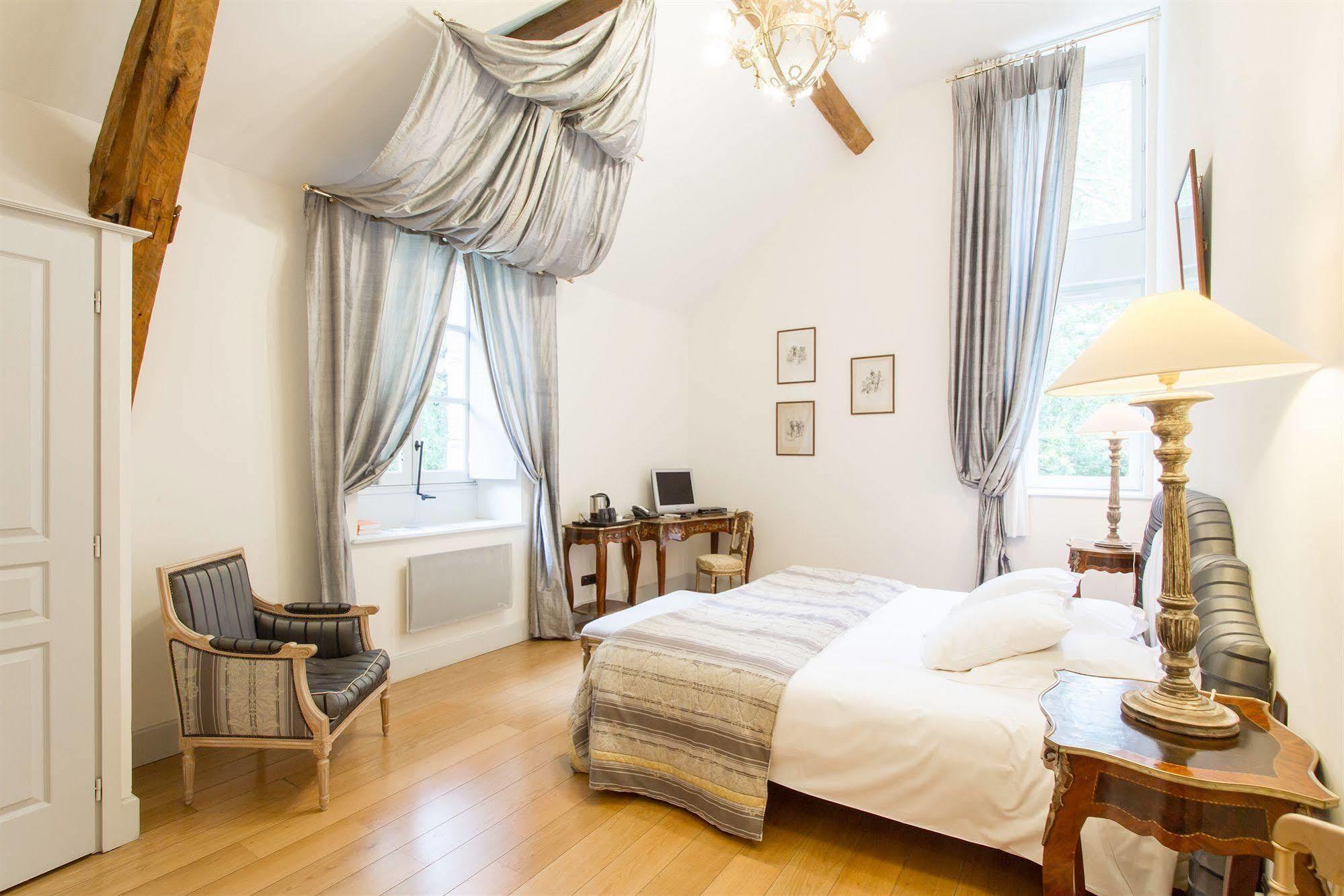 רבל Le Pavillon Du Chateau, Hotel & Spa מראה חיצוני תמונה